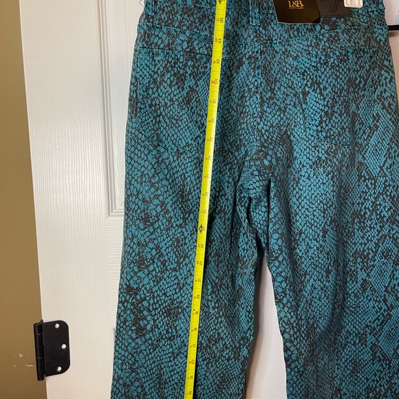 Lucky and Blessed Snakeskin Distressed Jeans 4 NWT - Picture 13 of 13